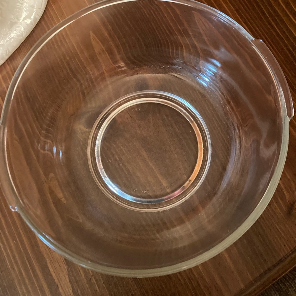 Glass bowl with little handles Can use in oven or microwave
